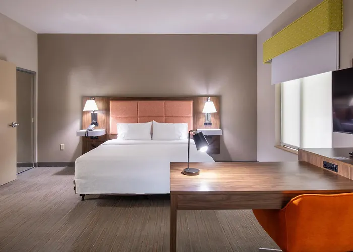 Newly Renovated Hampton Inn Omaha West Lakeside